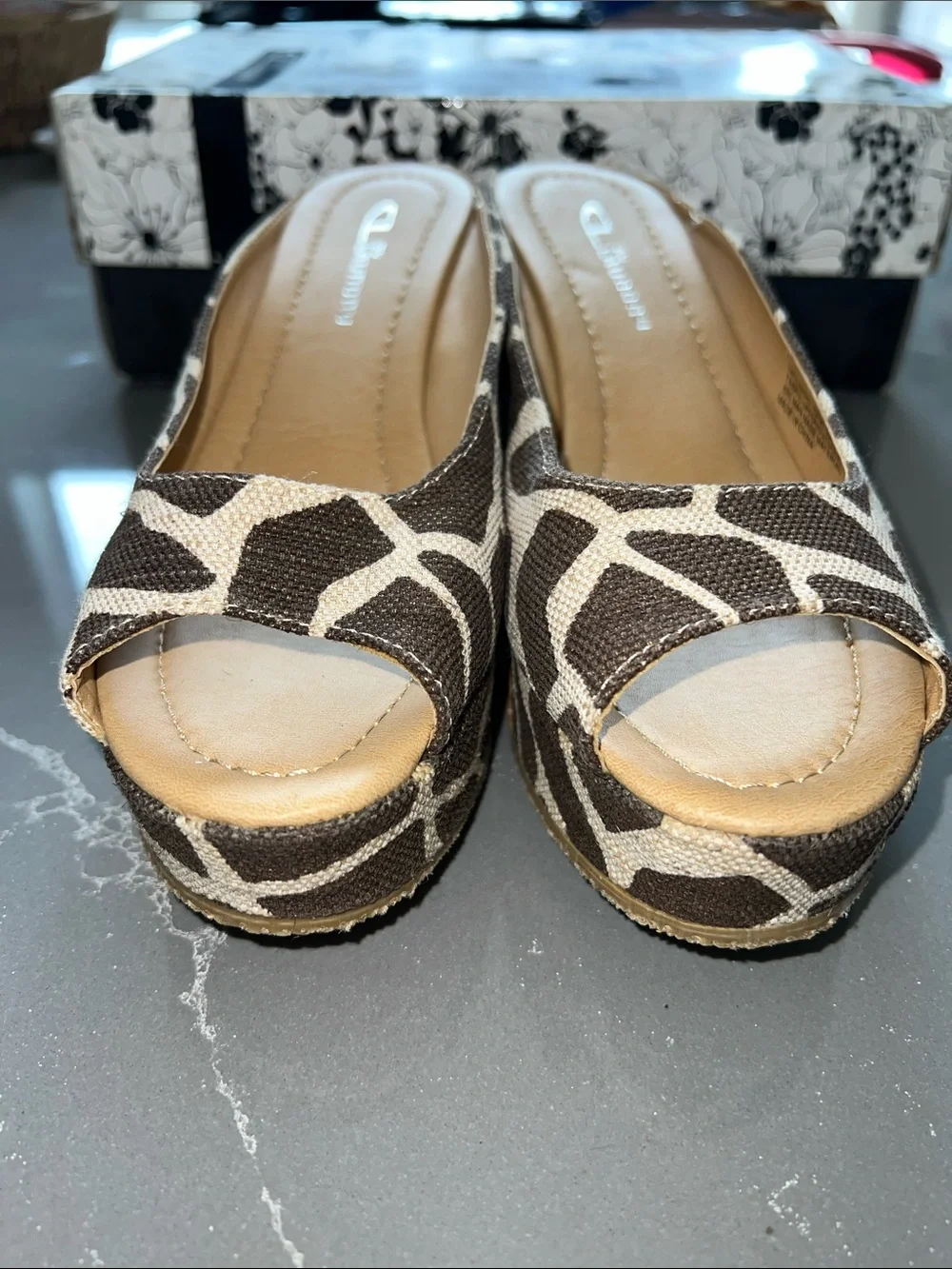 CL by Laundry Brown & Cream Giraffe-Print Straw Wedge Slide Platform Sandals US8